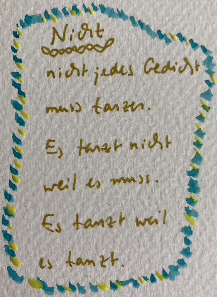 Auf Aquarellpapier ist ein türkis-gelb gepunkteter Rahmen gemalt, darin mit Goldstift ein Gedicht übers Müssen festgehalten.